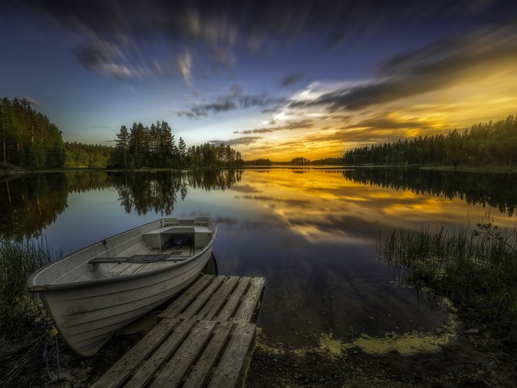 Обои деревья, озеро, берег, лес, закат, лодка, норвегия, trees, lake, shore, forest, sunset, boat, norway разрешение 4000x2667 Загрузить