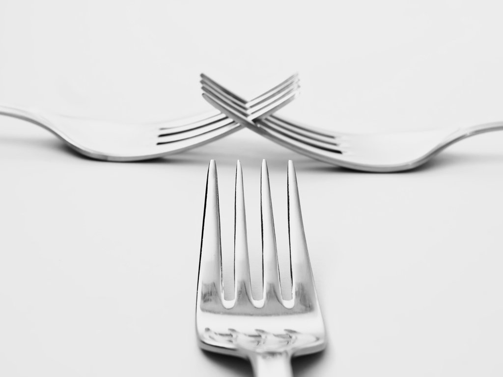 Обои макро, фон, чёрно-белое, вилки, macro, background, black and white, fork разрешение 3952x2203 Загрузить