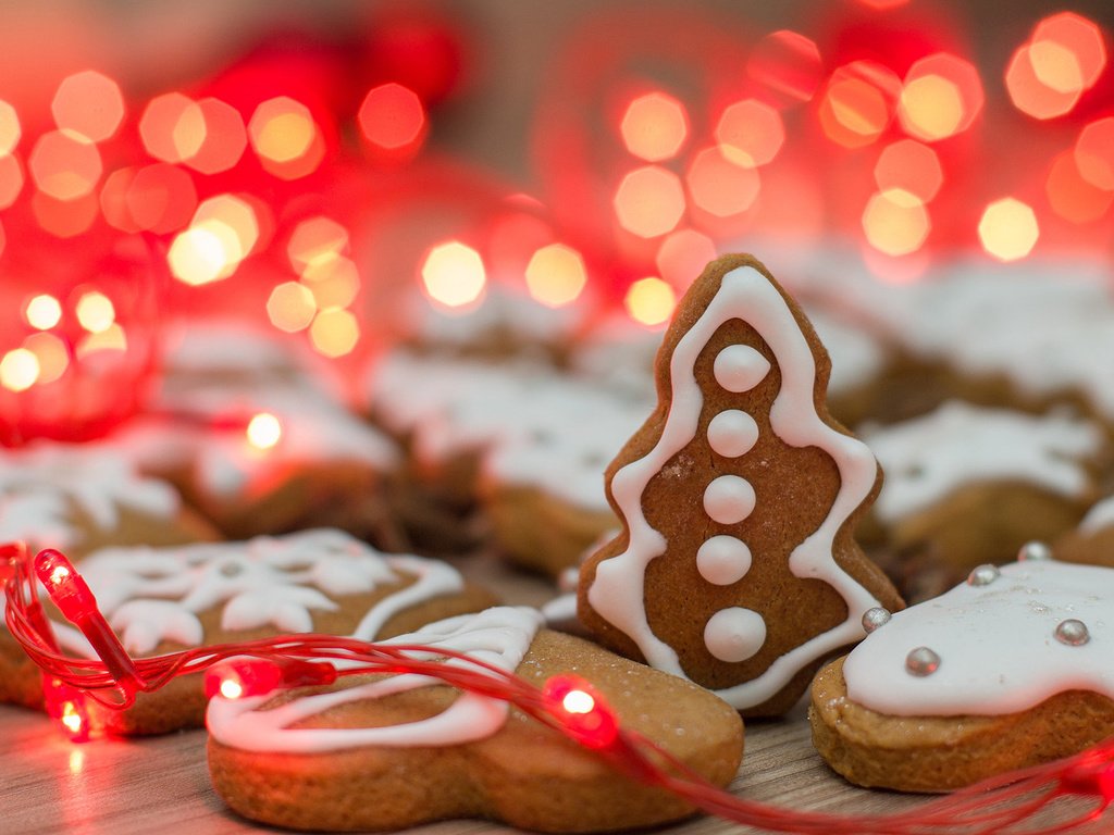 Обои новый год, рождество, гирлянда, печенье, выпечка, new year, christmas, garland, cookies, cakes разрешение 1920x1200 Загрузить