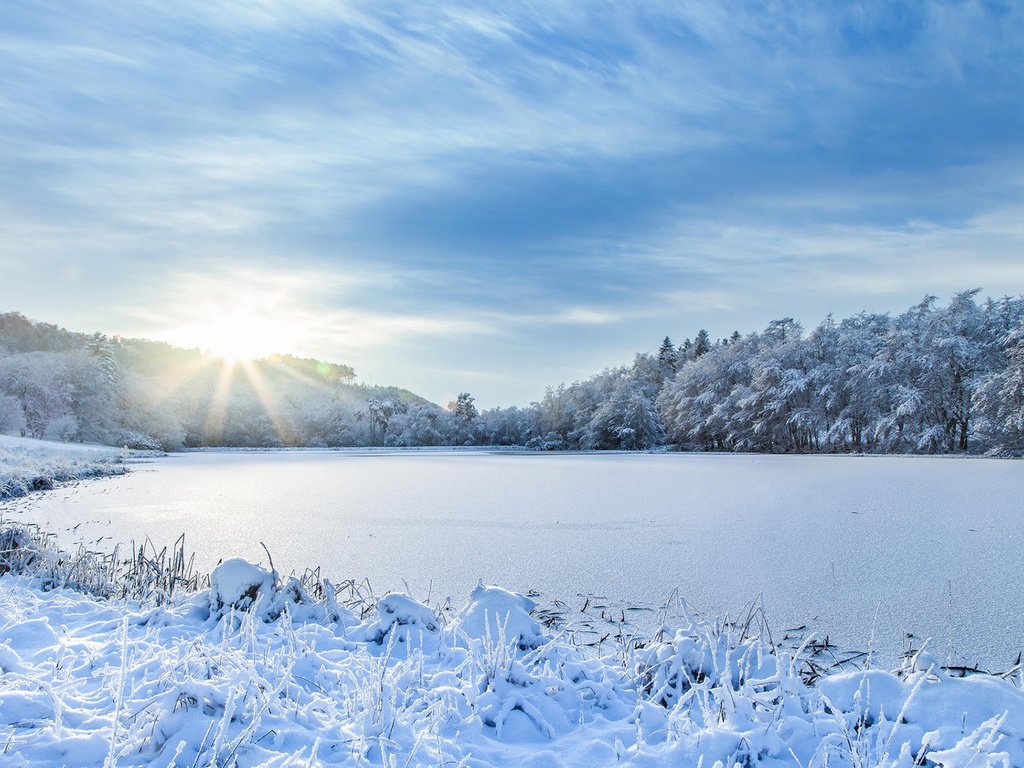 Обои небо, река, снег, природа, зима, пейзаж, иней, the sky, river, snow, nature, winter, landscape, frost разрешение 1920x1080 Загрузить