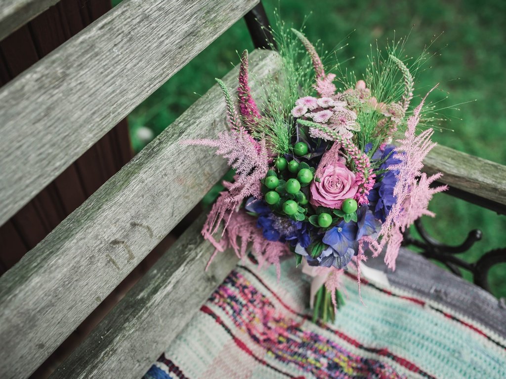 Обои цветы, скамейка, букет, композиция, flowers, bench, bouquet, composition разрешение 6600x4406 Загрузить
