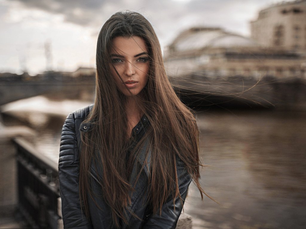 Обои девушка, взгляд, лицо, длинные волосы, кожаная куртка, girl, look, face, long hair, leather jacket разрешение 2048x1152 Загрузить