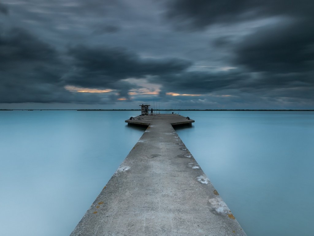 Обои небо, облака, река, тучи, пирс, португалия, лиссабон, the sky, clouds, river, pierce, portugal, lisbon разрешение 2560x1504 Загрузить