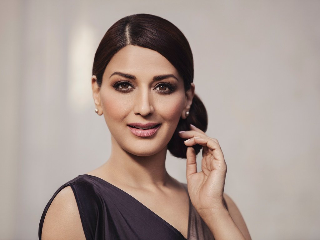 Обои девушка, взгляд, волосы, лицо, актриса, макияж, sonali bendre, girl, look, hair, face, actress, makeup разрешение 1920x1280 Загрузить