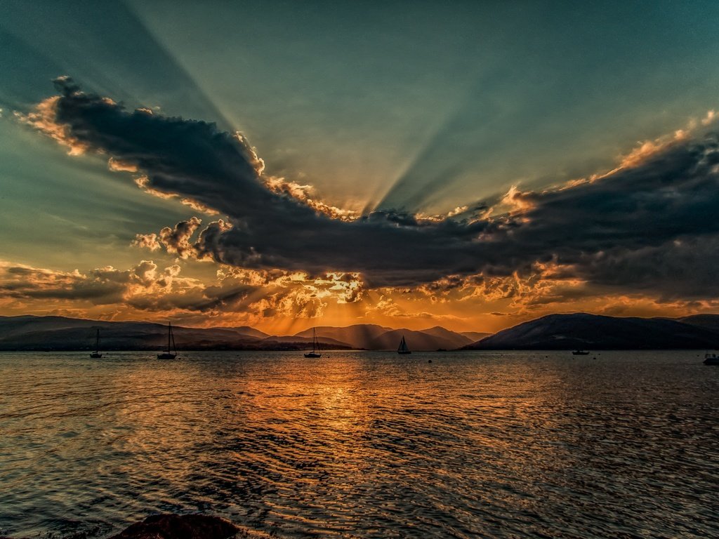 Обои облака, солнце, закат, море, корабль, солнечный свет, clouds, the sun, sunset, sea, ship, sunlight разрешение 4592x3056 Загрузить