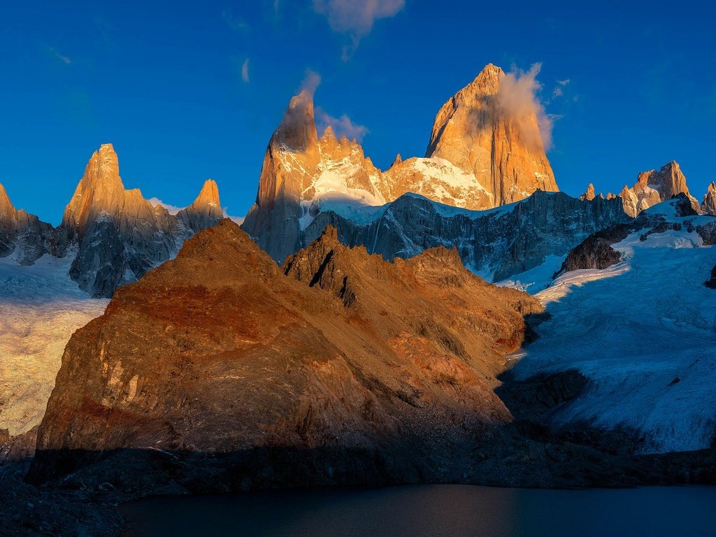 Обои небо, горы, снег, пик, вершина, аргентина, санта-крус, the sky, mountains, snow, peak, top, argentina, santa cruz разрешение 2048x1171 Загрузить