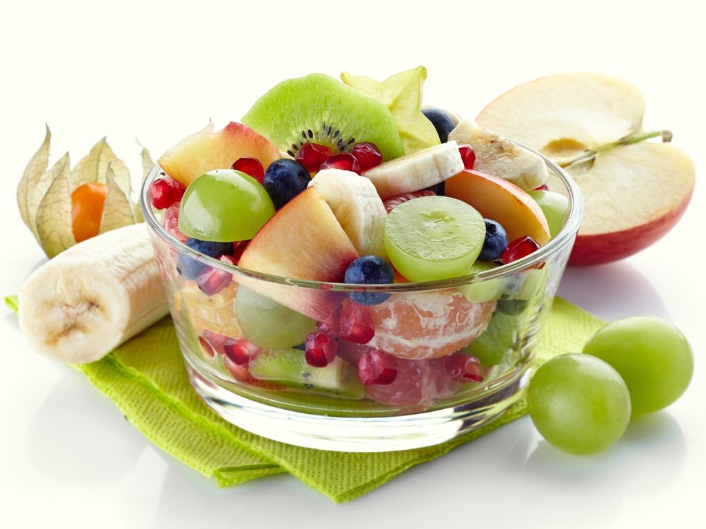 Обои виноград, ваза, фрукты, банан, ягоды, гранат, белый фон, салат, яблоко, салфетки, дольки, киви, черника, grapes, vase, fruit, banana, berries, garnet, white background, salad, apple, swipe, slices, kiwi, blueberries разрешение 5208x3744 Загрузить