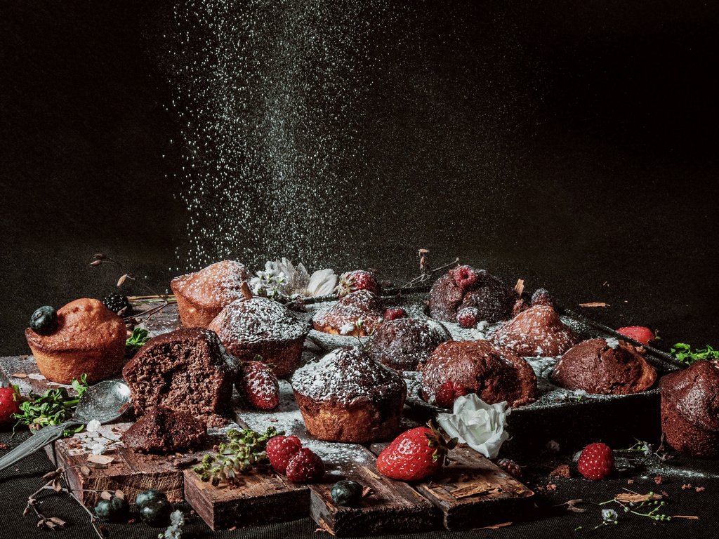 Обои ягоды, выпечка, сахарная пудра, кексы, berries, cakes, powdered sugar, cupcakes разрешение 1920x1080 Загрузить