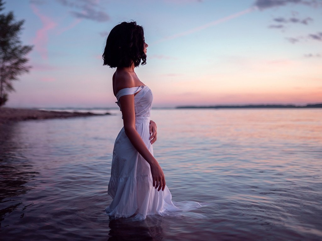 Обои вода, река, закат, девушка, море, поза, в воде, сарафан, water, river, sunset, girl, sea, pose, in the water, sundress разрешение 1920x1080 Загрузить