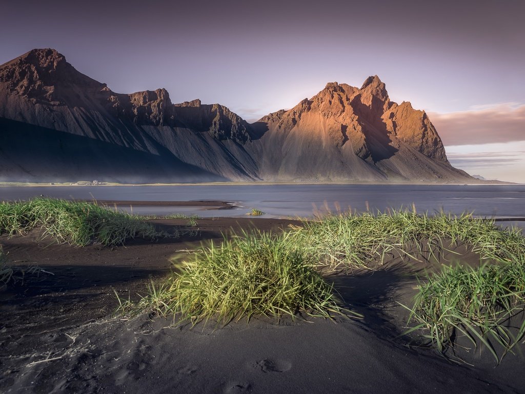 Обои трава, горы, море, побережье, даль, исландия, grass, mountains, sea, coast, dal, iceland разрешение 2048x1367 Загрузить