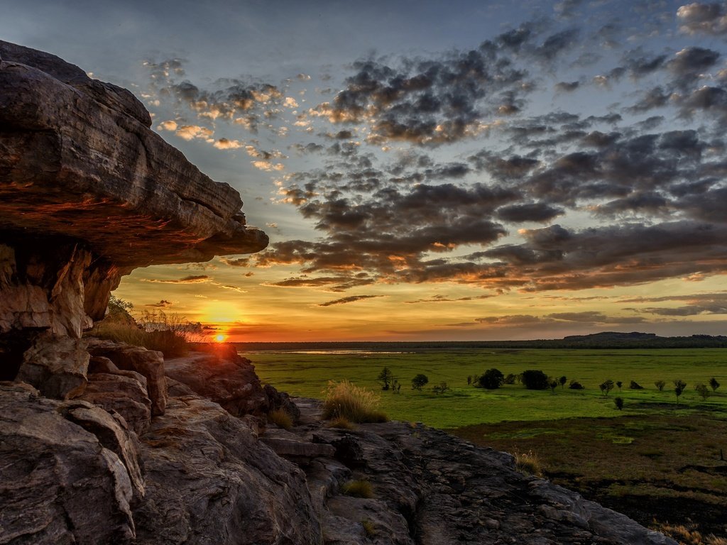 Обои небо, облака, скалы, закат, пейзаж, the sky, clouds, rocks, sunset, landscape разрешение 2048x1365 Загрузить