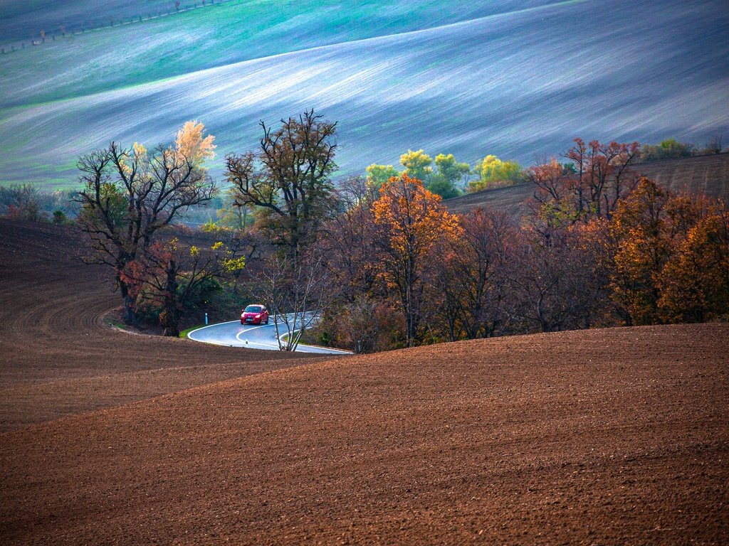 Обои дорога, деревья, природа, пейзаж, машина, осень, автомобиль, road, trees, nature, landscape, machine, autumn, car разрешение 2500x1667 Загрузить