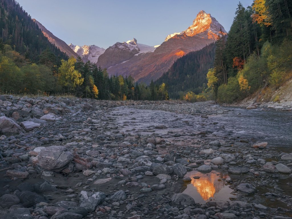 Обои река, кавказ, горы, природа, камни, пейзаж, утро, леса, владимир рябков, river, the caucasus, mountains, nature, stones, landscape, morning, forest, vladimir ryabkov разрешение 2400x2194 Загрузить