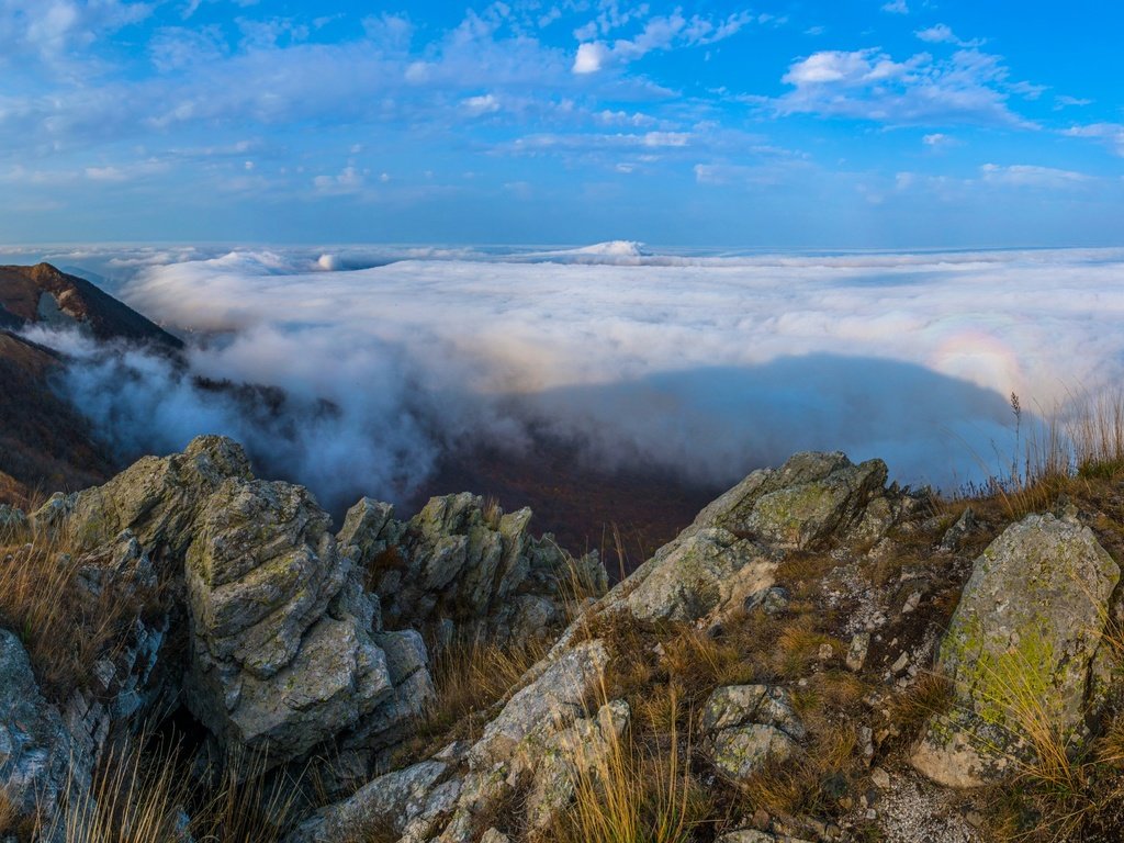 Обои облака, горы, природа, камни, пейзаж, кавказ, clouds, mountains, nature, stones, landscape, the caucasus разрешение 2048x1249 Загрузить