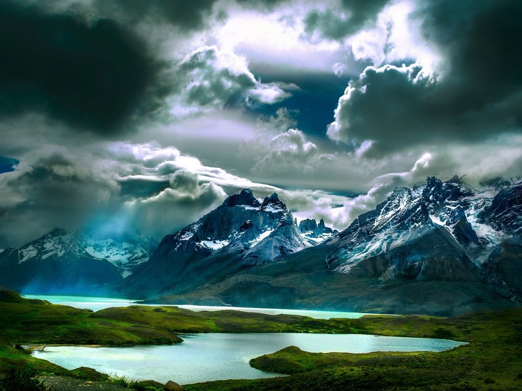 Обои озеро, горы, природа, тучи, лучи, lake, mountains, nature, clouds, rays разрешение 5120x2880 Загрузить