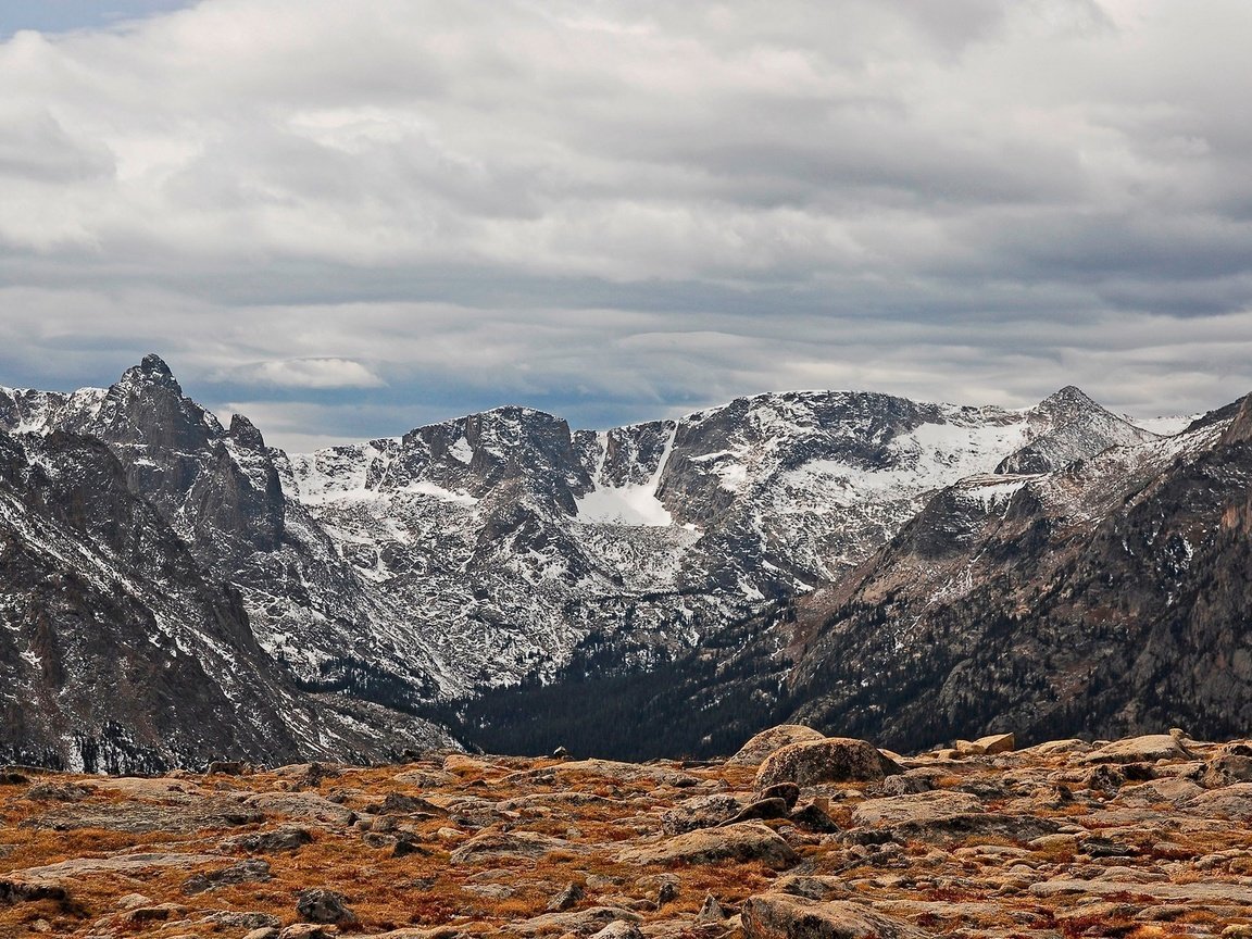 Обои горы, снег, камни, mountains, snow, stones разрешение 1920x1200 Загрузить