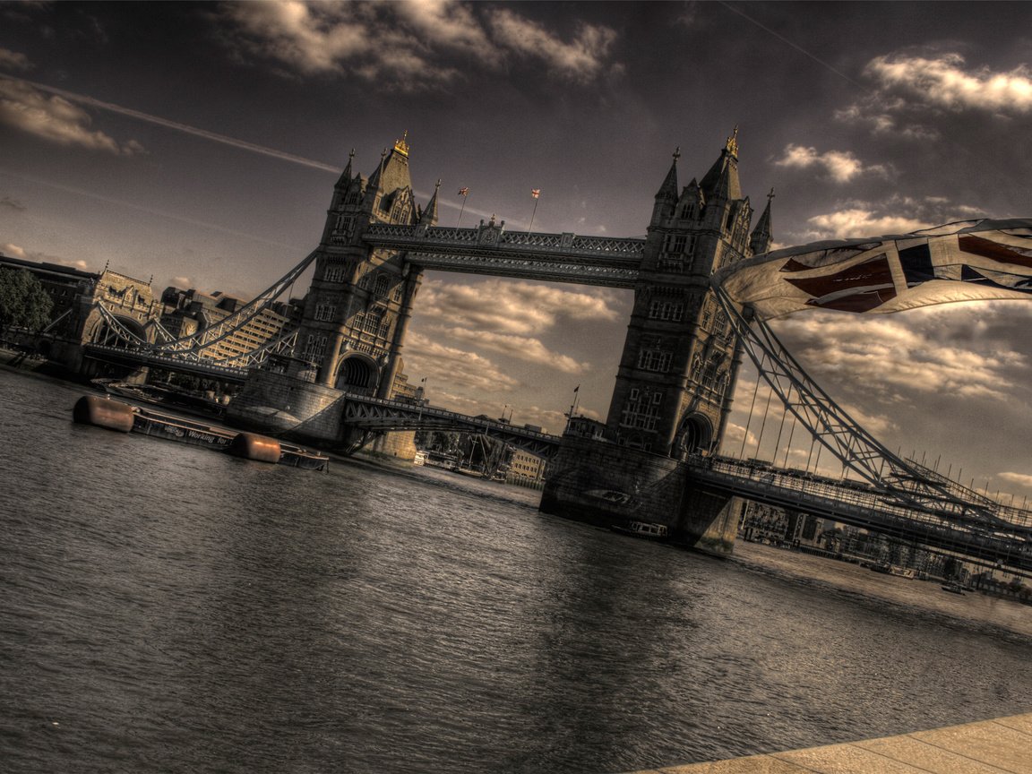 Обои мост, лондон, темза, флаг, bridge, london, thames, flag разрешение 2500x1645 Загрузить