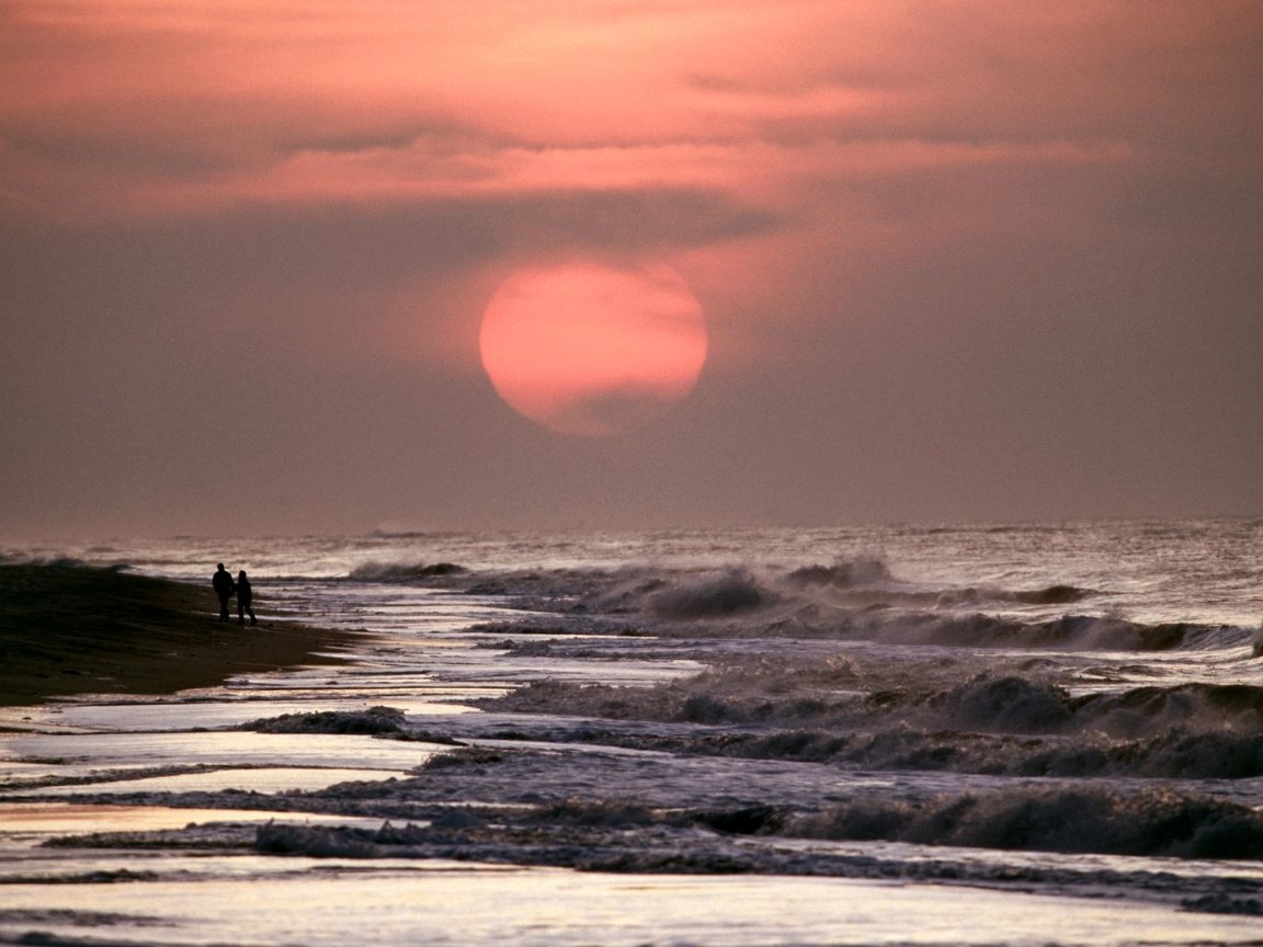 Обои волны, закат, море, прогулка, прибой, двое, wave, sunset, sea, walk, surf, two разрешение 1999x1333 Загрузить