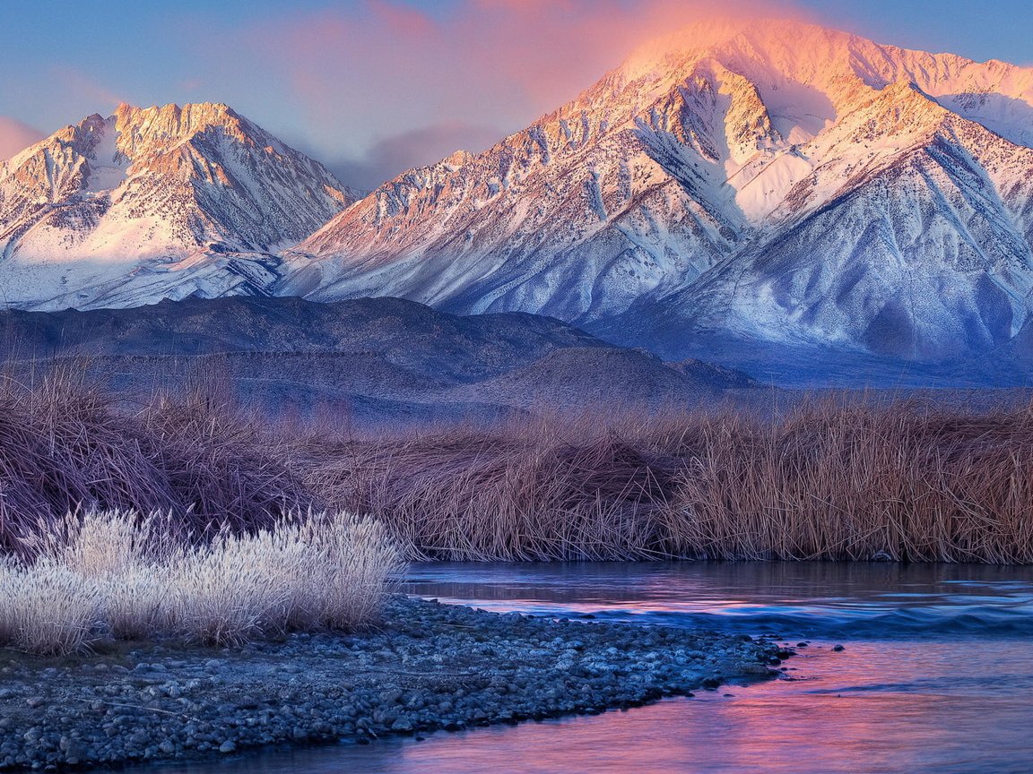 Обои трава, вода, горы, камни, пейзаж, grass, water, mountains, stones, landscape разрешение 1920x1080 Загрузить