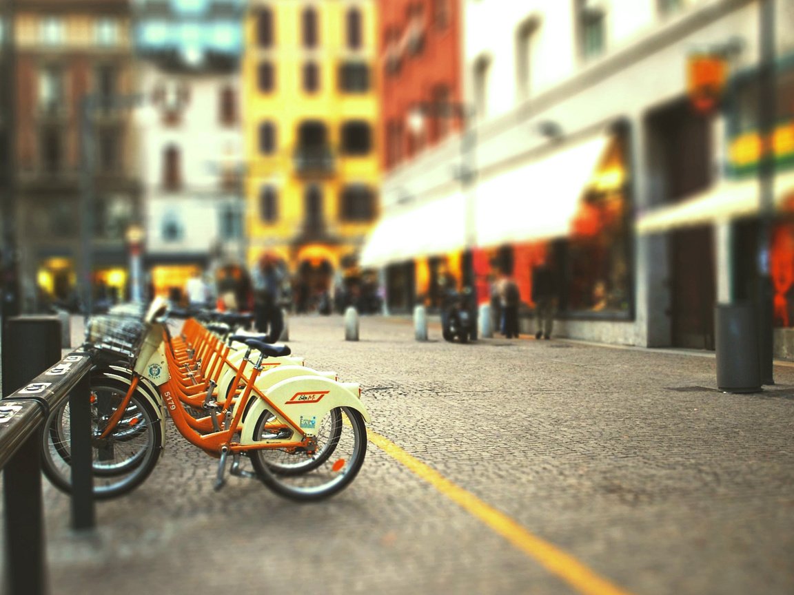 Обои город, улица, велосипед, блюр, tilt-shift, стоянка велосипедов, размытый фон, the city, street, bike, blur, bike parking, blurred background разрешение 1920x1200 Загрузить