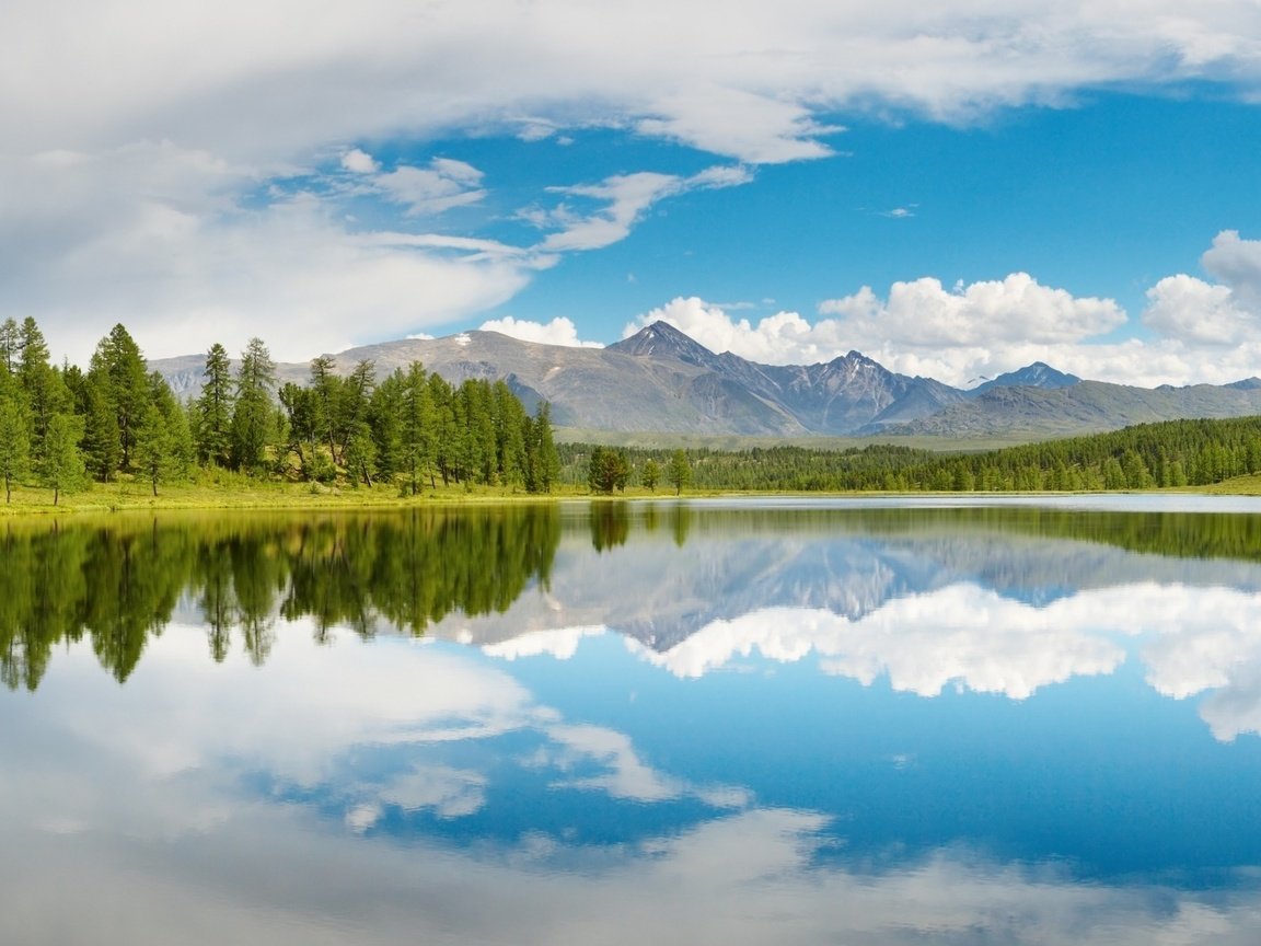 Обои небо, облака, деревья, вода, горы, отражение, the sky, clouds, trees, water, mountains, reflection разрешение 1920x1080 Загрузить