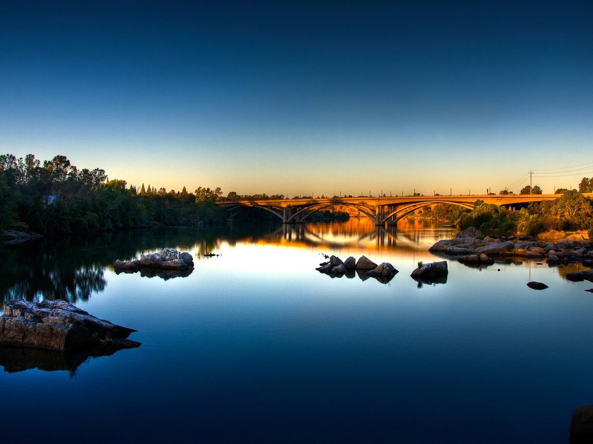 Обои река, камни, утро, рассвет, мост, водная гладь, river, stones, morning, dawn, bridge, water surface разрешение 1920x1080 Загрузить