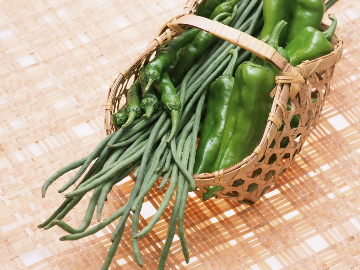 Обои овощи, корзинка, перец, фасоль, стручковая, vegetables, basket, pepper, beans, green разрешение 1920x2705 Загрузить