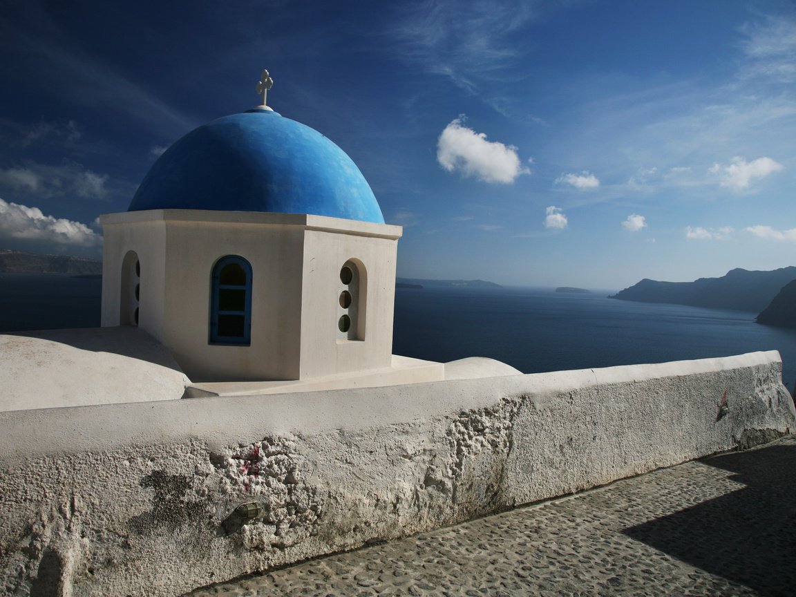 Обои небо, облака, церковь, греция, санторини, the sky, clouds, church, greece, santorini разрешение 4368x2912 Загрузить