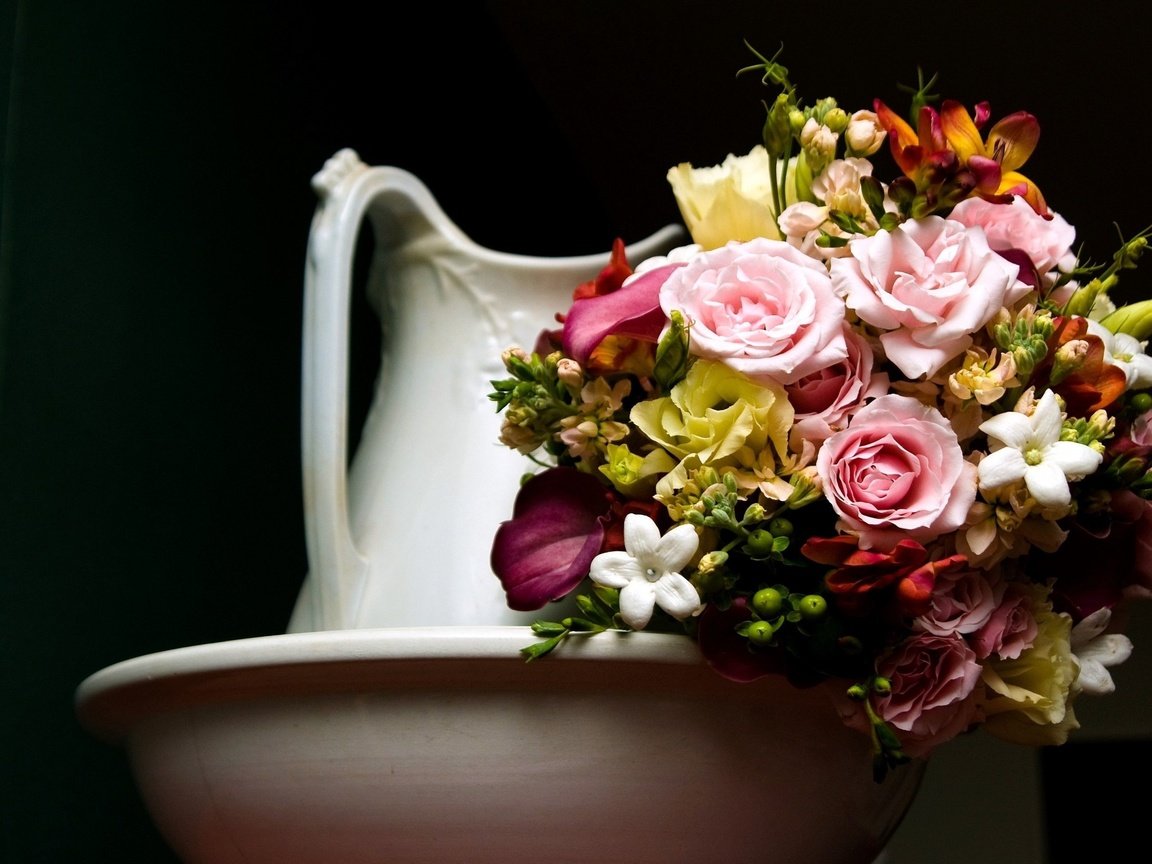 Обои темный фон, букет, кувшин, the dark background, bouquet, pitcher разрешение 3000x1951 Загрузить