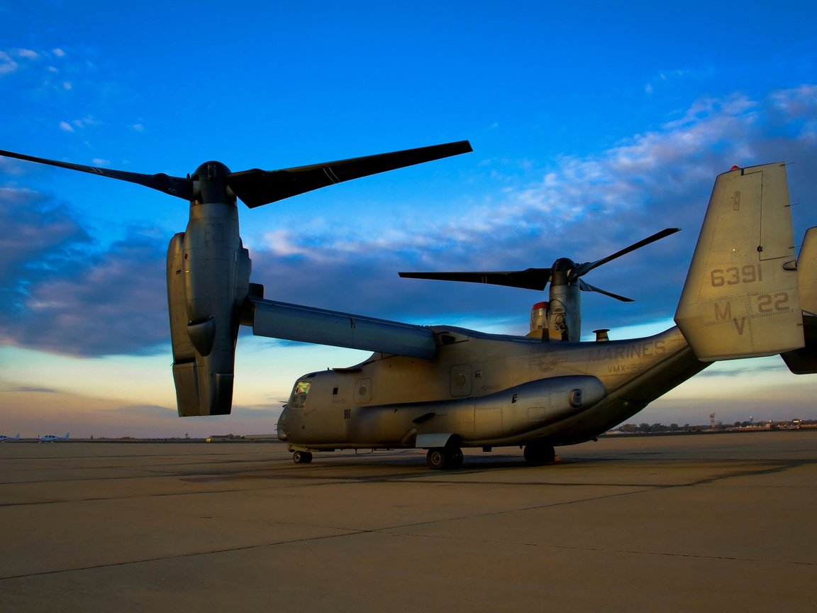 Обои ayerodrom, konvertoplan, военный вертолет модели marines vmx-22 стоит, military marines helicopter model vmx-22 is разрешение 2560x1600 Загрузить