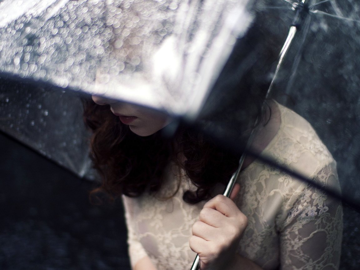 Обои девушка, настроение, модель, дождь, волосы, зонт, лицо, girl, mood, model, rain, hair, umbrella, face разрешение 1920x1200 Загрузить