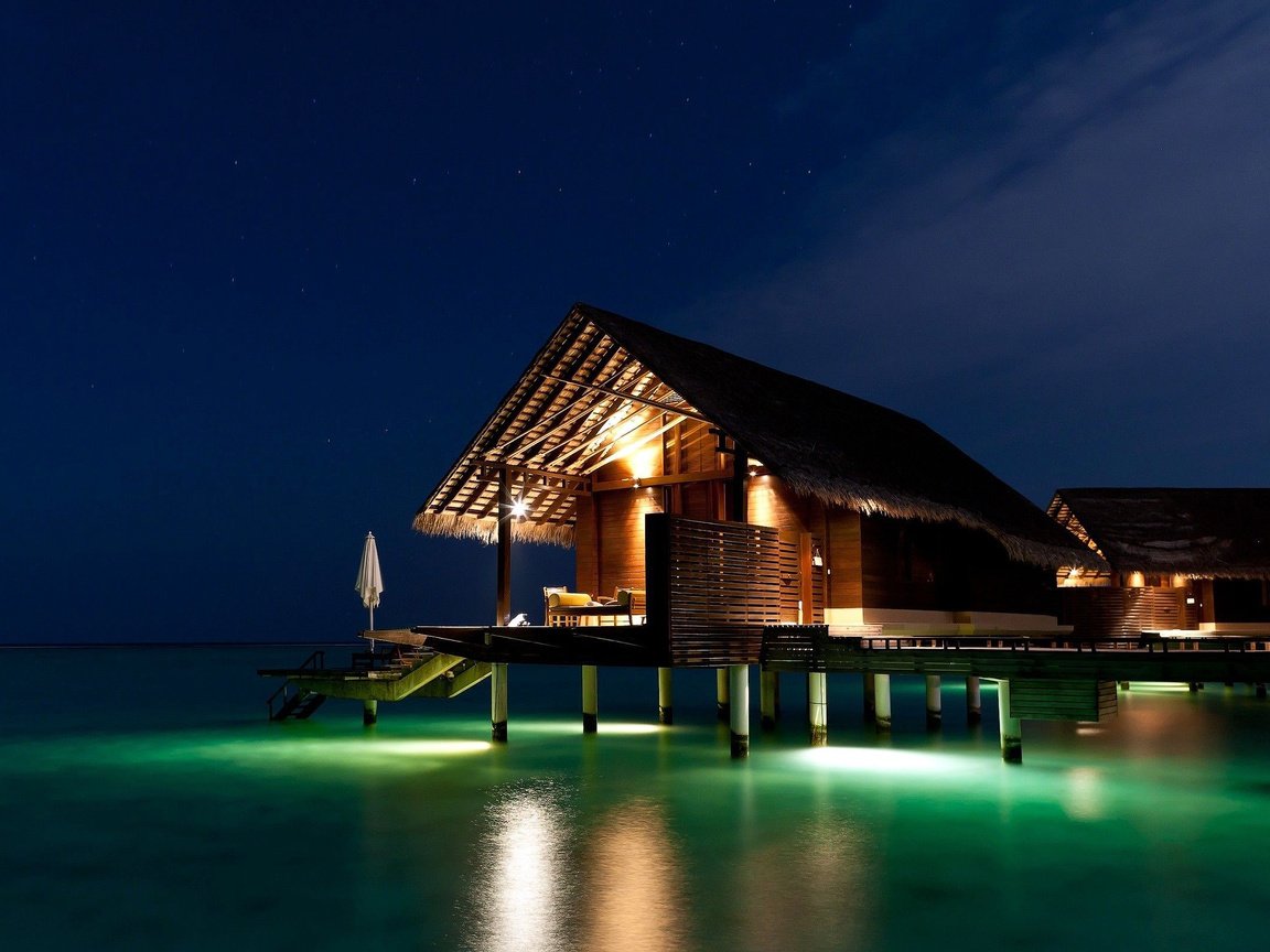 Обои ночь, бунгало, тропики, мальдивы, night, bungalow, tropics, the maldives разрешение 2560x1600 Загрузить