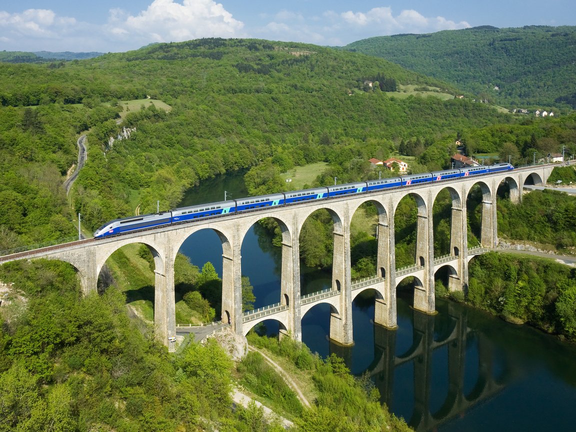 Обои река, лес, мост, поезд, франция, cize-bolozon viaduct, river, forest, bridge, train, france разрешение 2560x1600 Загрузить