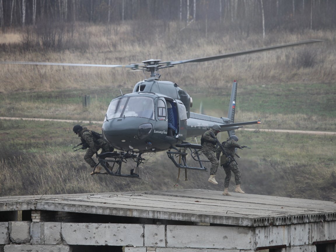 Обои вертолет, десантирование, as355 n, мвд рф, собр рысь, helicopter, landing, the interior ministry, sobr rys разрешение 2560x1600 Загрузить