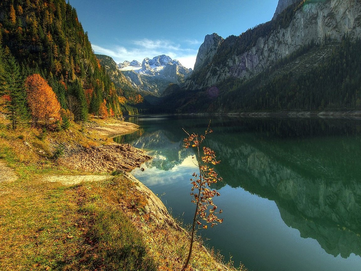 Обои небо, деревья, озеро, горы, природа, лес, отражения, осень, the sky, trees, lake, mountains, nature, forest, reflection, autumn разрешение 1920x1080 Загрузить