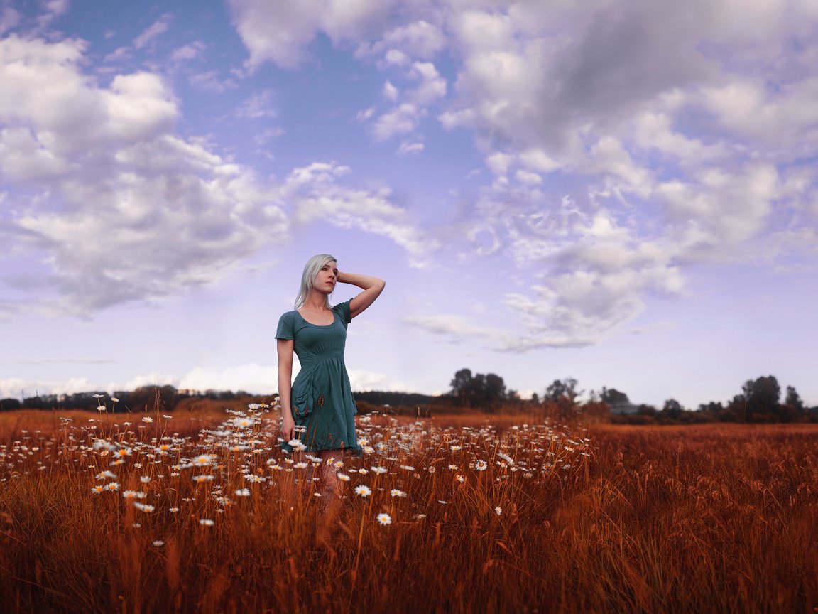 Обои цветы, девушка, блондинка, поле, flowers, girl, blonde, field разрешение 2048x1249 Загрузить