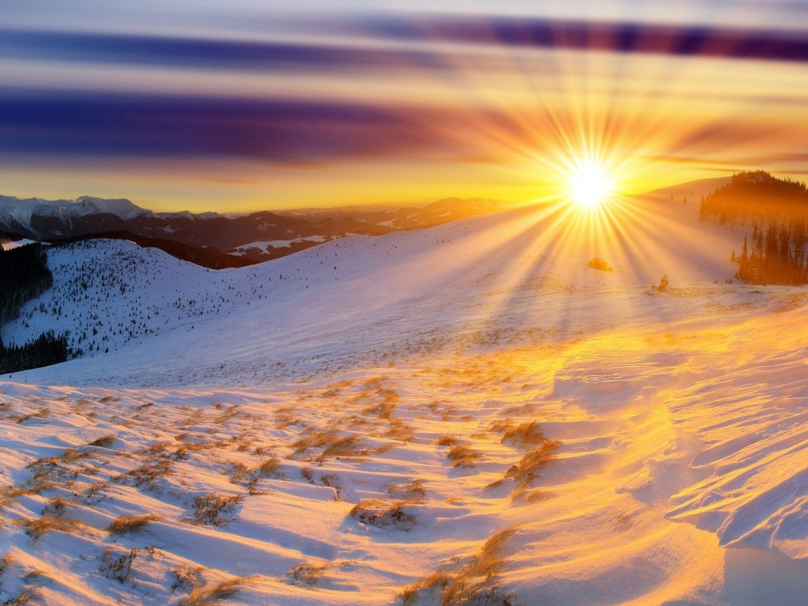 Обои горы, солнце, снег, зима, рассвет, солнечные лучи, mountains, the sun, snow, winter, dawn, the sun's rays разрешение 1920x1080 Загрузить