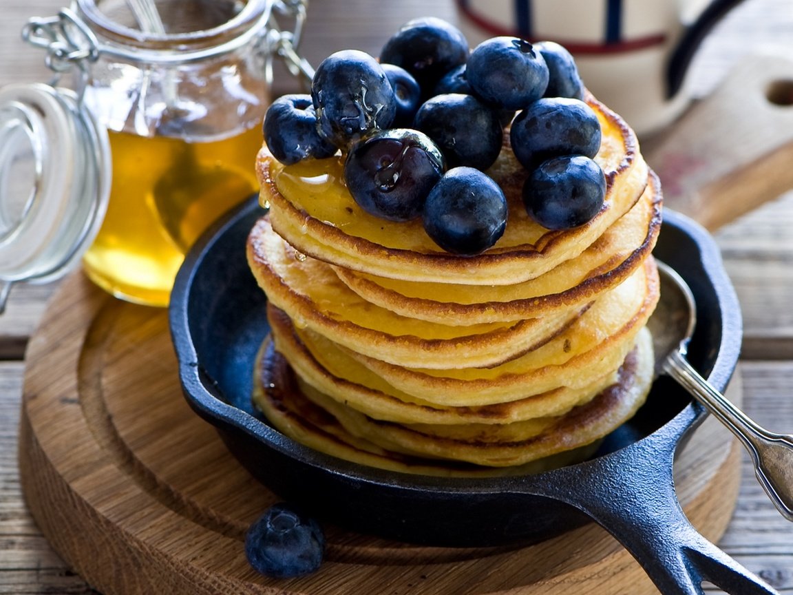 Обои черника, мед, блинчики, блины, оладьи, anna verdina, блинчики.мед, blueberries, honey, pancakes, pancakes.honey разрешение 1920x1280 Загрузить