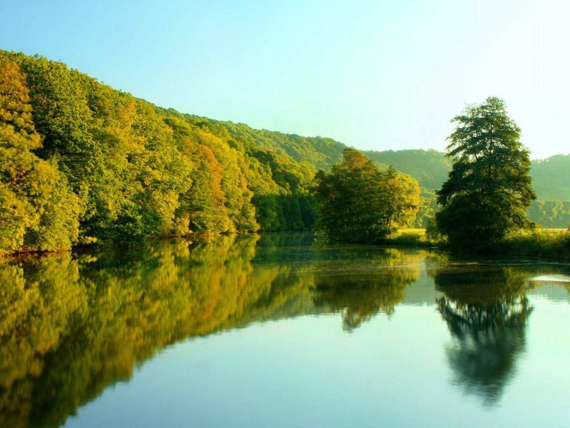 Обои небо, деревья, озеро, лес, отражение, осень, the sky, trees, lake, forest, reflection, autumn разрешение 2560x1920 Загрузить