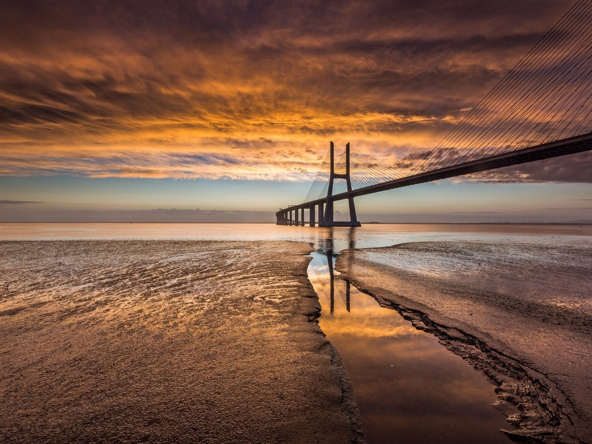 Обои море, песок, пляж, мост, побережье, португалия, лиссабон, sea, sand, beach, bridge, coast, portugal, lisbon разрешение 2048x1298 Загрузить