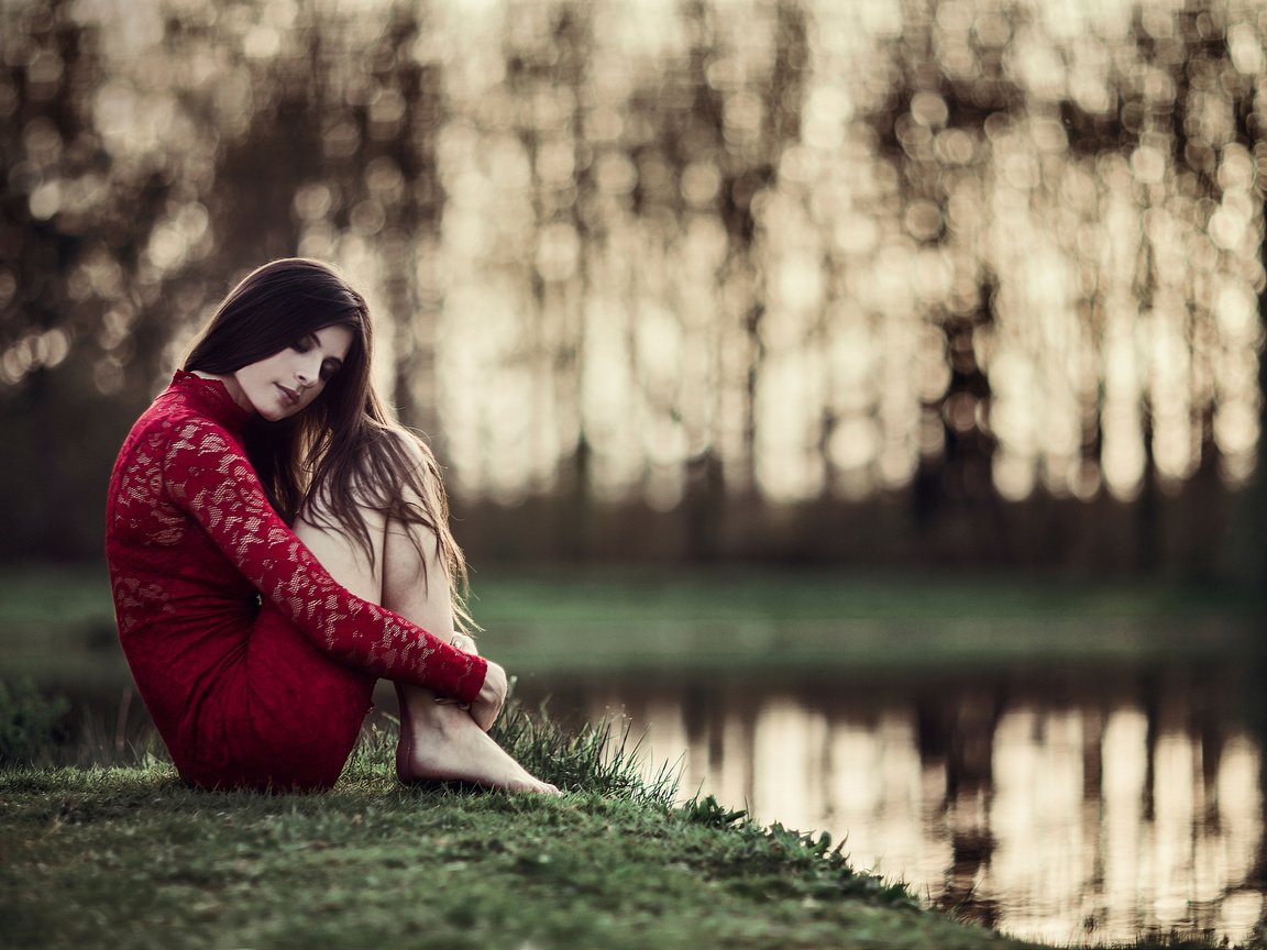 Обои озеро, природа, лес, девушка, мечты, в красном, на берегу, lake, nature, forest, girl, dreams, in red, on the shore разрешение 2048x1365 Загрузить