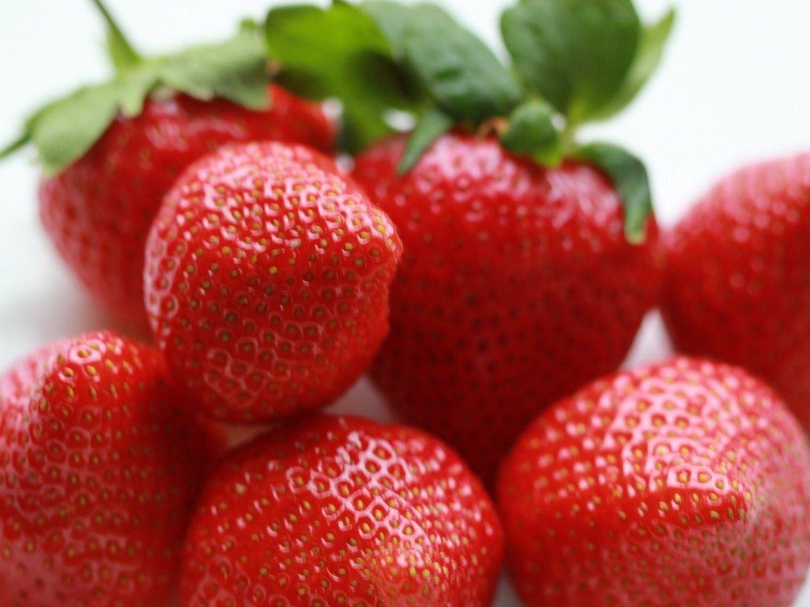 Обои макро, красная, клубника, спелая, ягоды, сладкая, вкусная, macro, red, strawberry, ripe, berries, sweet, delicious разрешение 1920x1200 Загрузить