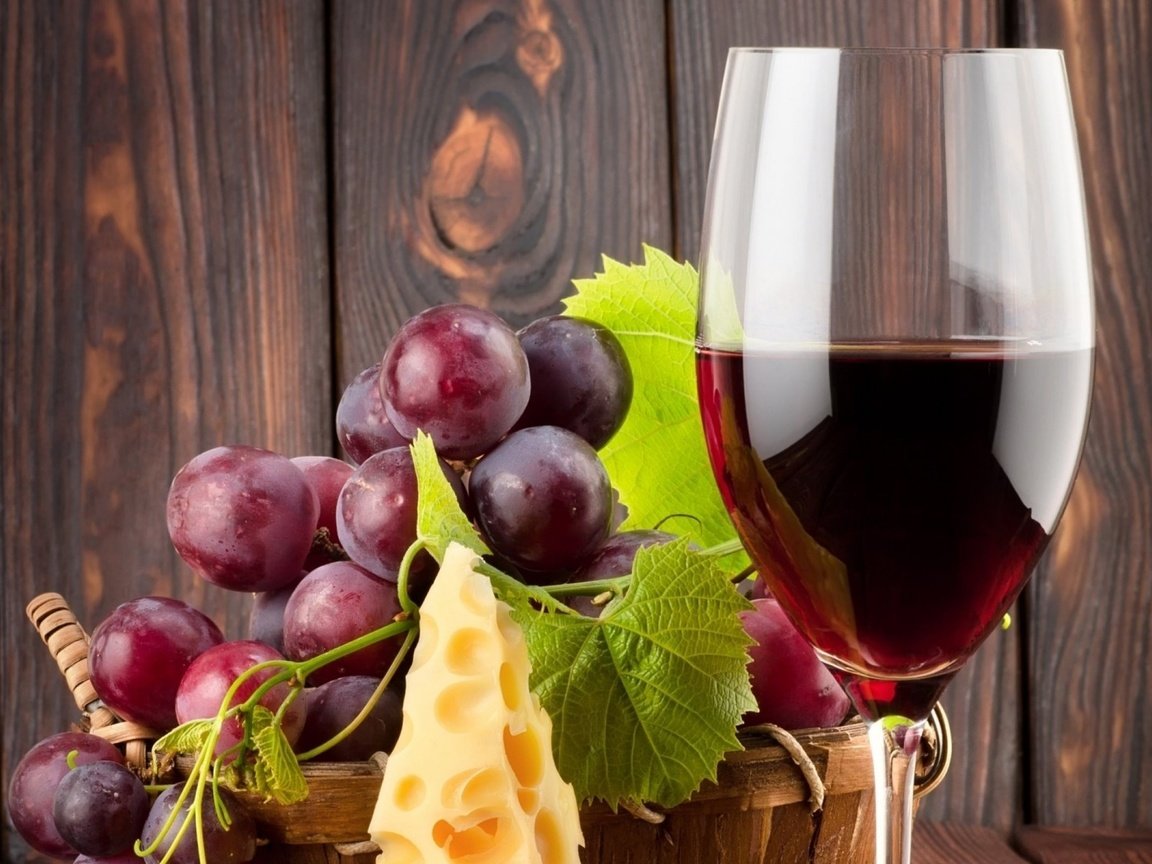 Обои виноград, сыр, вино, красное вино, бокал вина, grapes, cheese, wine, red wine, a glass of wine разрешение 1920x1200 Загрузить