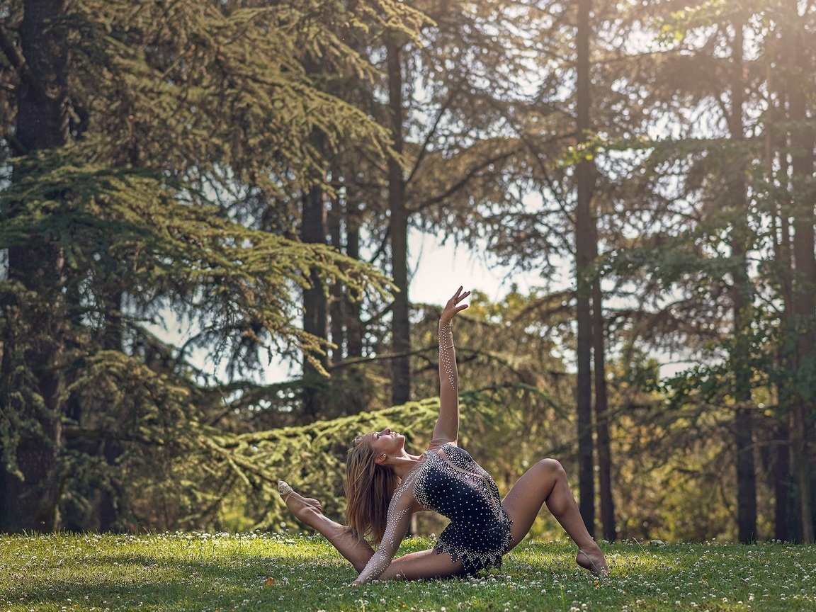 Обои природа, девушка, фон, танец, балерина, nature, girl, background, dance, ballerina разрешение 1920x1282 Загрузить