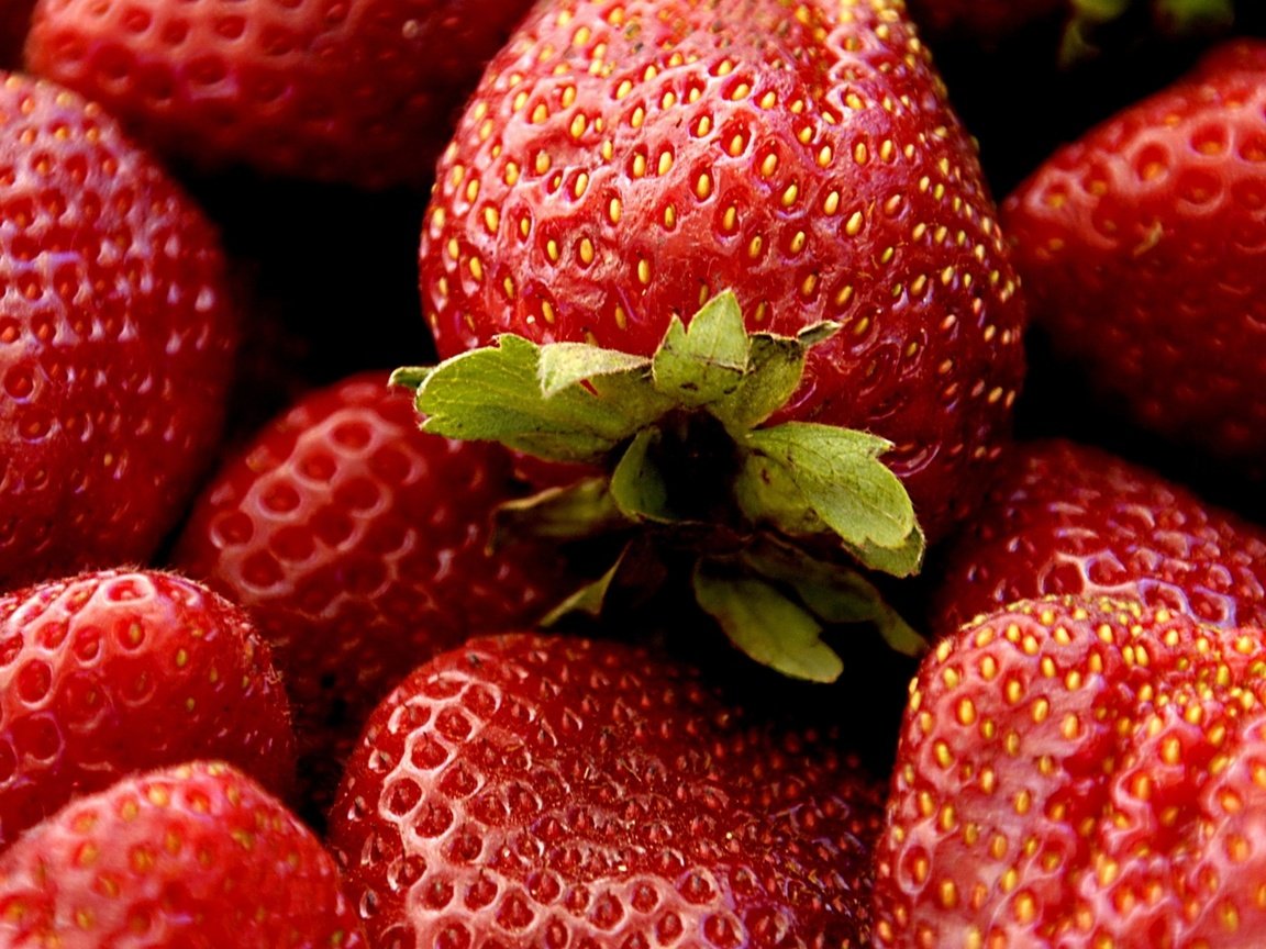 Обои макро, красная, клубника, ягоды, macro, red, strawberry, berries разрешение 1920x1080 Загрузить