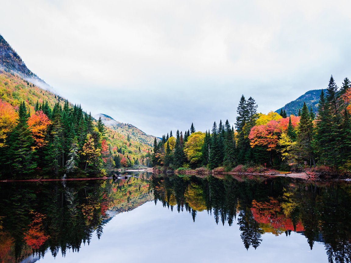 Обои озеро, горы, отражение, пейзаж, осень, канада, квебек, lake, mountains, reflection, landscape, autumn, canada, qc разрешение 2000x1335 Загрузить