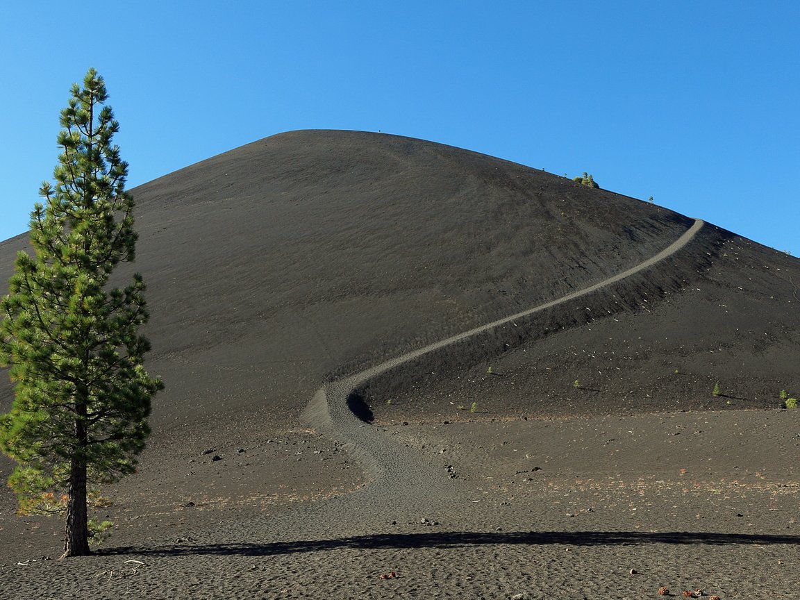 Обои дерево, утро, гора, lassen volcanic national park, ка­ли­фор­нийс­кая, tree, morning, mountain, california разрешение 3356x2237 Загрузить