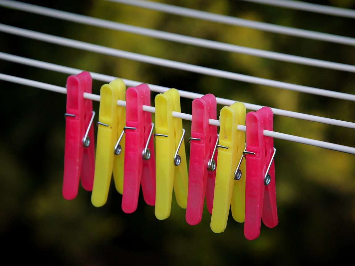 Обои макро, проволока, веревка, прищепки, laundry clips, macro, wire, rope, clothespins разрешение 2048x1304 Загрузить