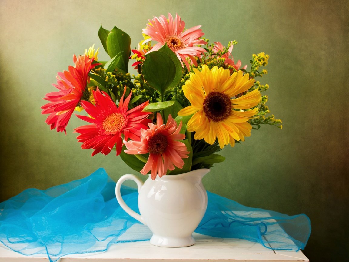 Обои букет, ваза, герберы, gerberas, bouquet, vase, gerbera разрешение 2880x2131 Загрузить