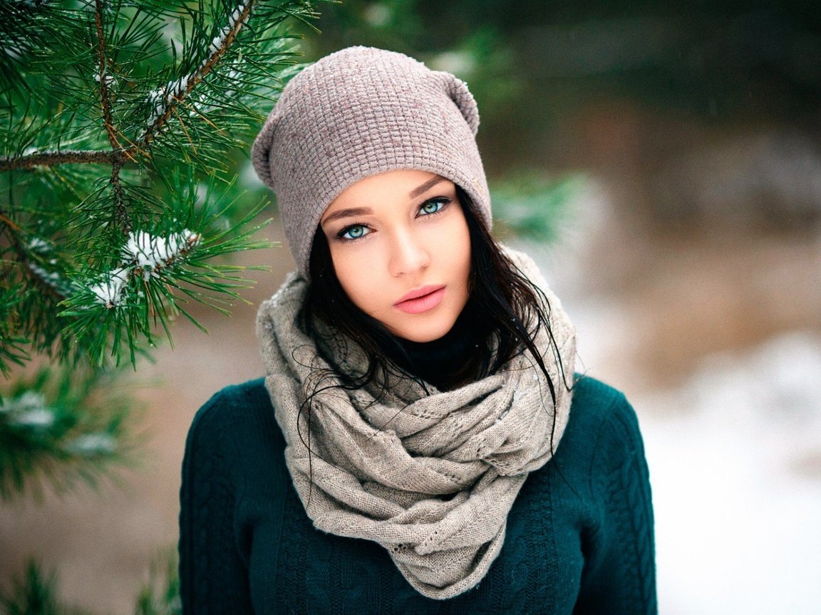 Обои снег, лес, девушка, брюнетка, сосна, snow, forest, girl, brunette, pine разрешение 1920x1080 Загрузить